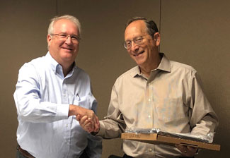 David Thies giving plaque to outgoing chair, Robert Kaufman