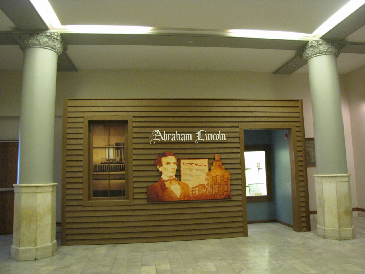 The courthouse features an Abraham Lincoln multimedia presentation that focuses on Lincoln's visits to the area in the 1850s.