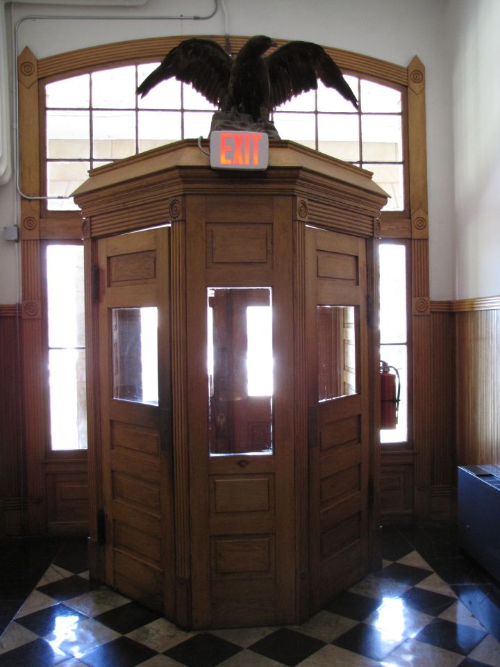 The courthouse entrance - no metal detector.