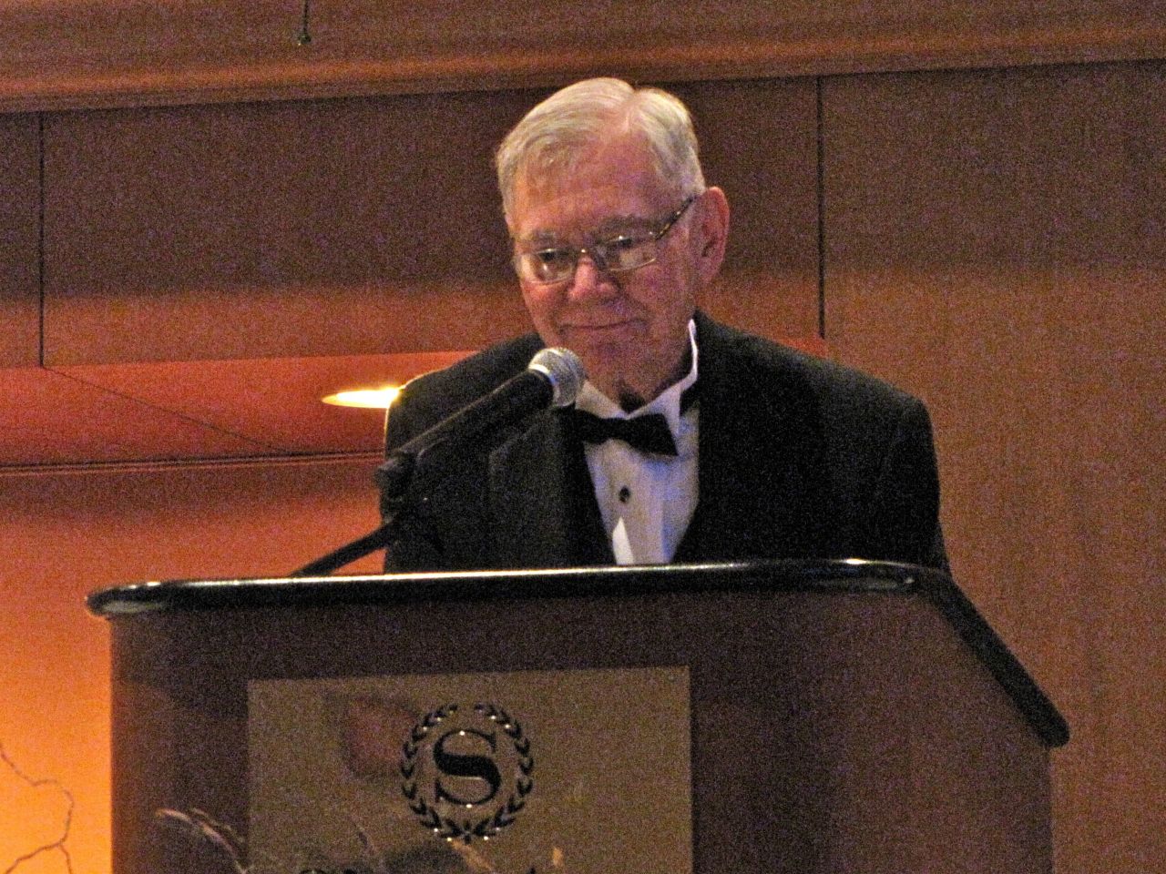 Illinois State Supreme Court Chief Justice Thomas Fitzgerald delivers his remarks.