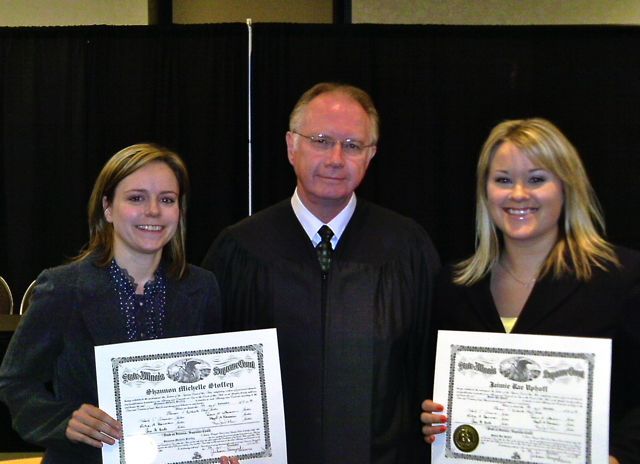 New admittee Shannon Stoffey, Chief Justice Thomas L. Kilbride and new admittee Jaimie Uphoff