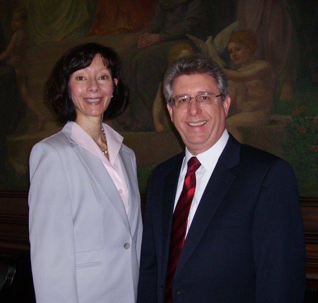 New admittee Carla G. Tolbert of St. Louis with ISBA Treasurer Carl Draper