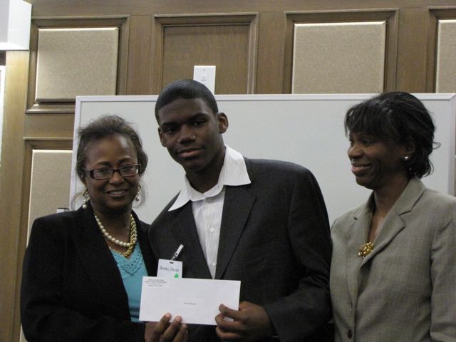 Buford and Perkins present the 2nd place award to Davian Brooks.