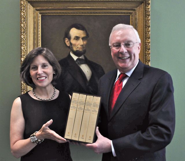ISBA President John O'Brien presented "The Papers of Abraham Lincoln" to Chicago Public Library Commissioner Mary Dempsey on June 17. 