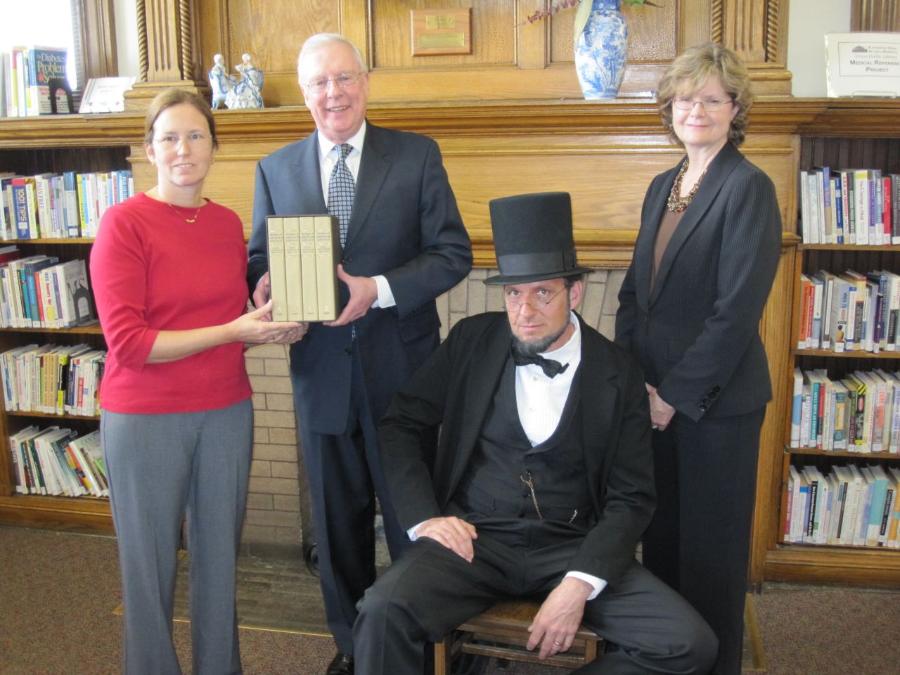 Dixon Head librarian Lynn Roe, President O'Brien, 