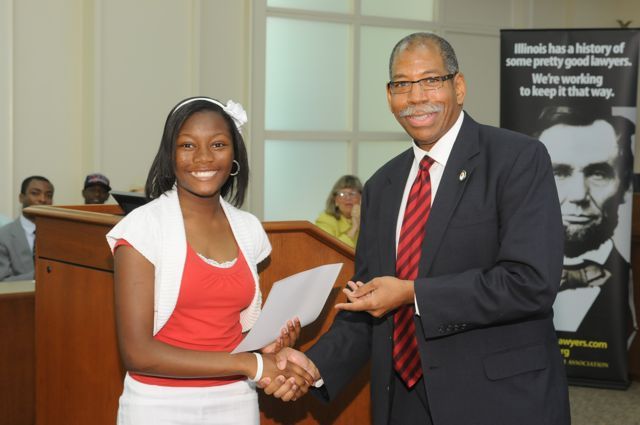 Alaya Tyler receives a Moot Court Award from Dean Smith