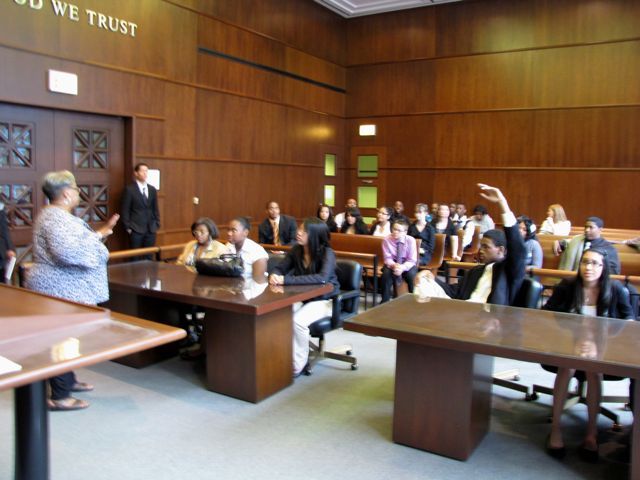 ISBA Law and Leadership Institute visits Daley Center Appellate Court photo  gallery | Illinois State Bar Association