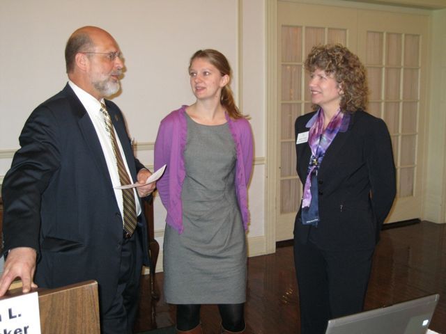 Christina Steinbrecker from Fastcase discusses her presentation with Quincy Regional CLE moderator Mark A. Schuering and with Jeanne B. Heaton, ISBA Director of Continuing Legal Education.