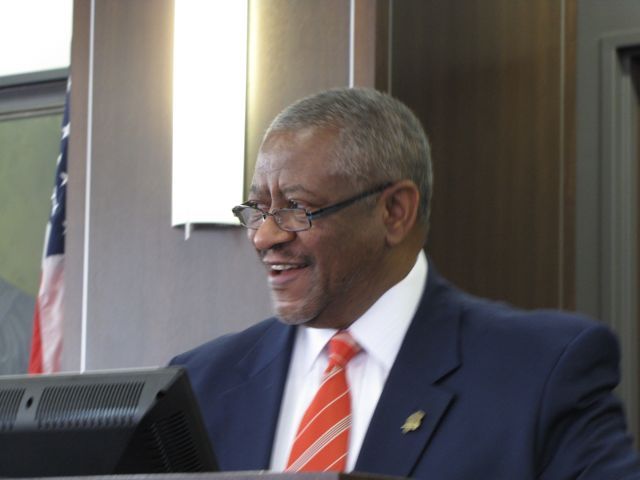 Outgoing IJA President Lewis Nixon