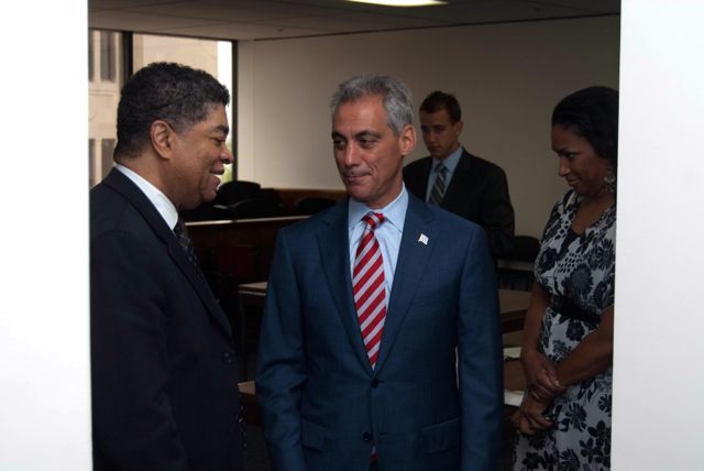 Chief Judge Timothy C. Evans and Chicago Mayor Rahm Emanuel confer prior to the formal building dedication ceremony.