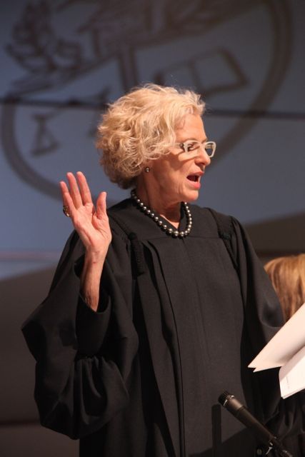  Illinois Supreme Court Justice Anne M. Burke administers the oath of membership