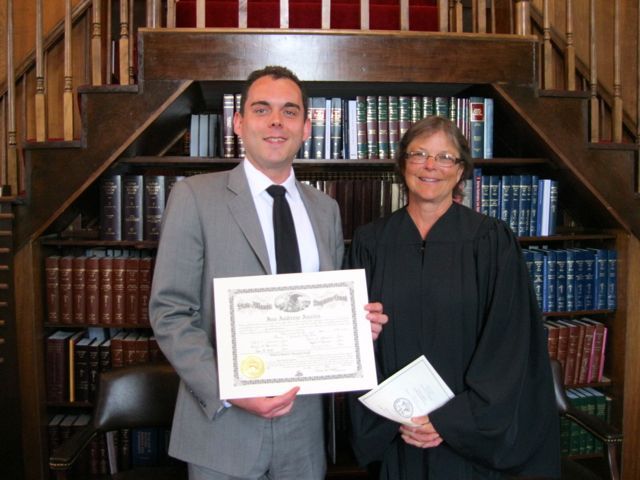 New admittee Ivo Austin and Appellate Justice Vicki R. Wright.
