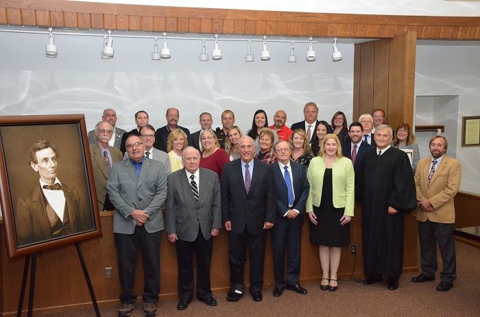 A high-quality reproduction of a famous Abraham Lincoln photograph was presented to the Carroll County Courthouse on September 26 in Mount Carroll.