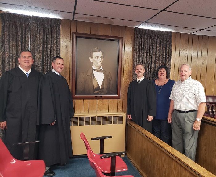 A high-quality reproduction of a famous Abraham Lincoln photograph was presented to the Wabash County Courthouse on August 9 in Mount Carmel.