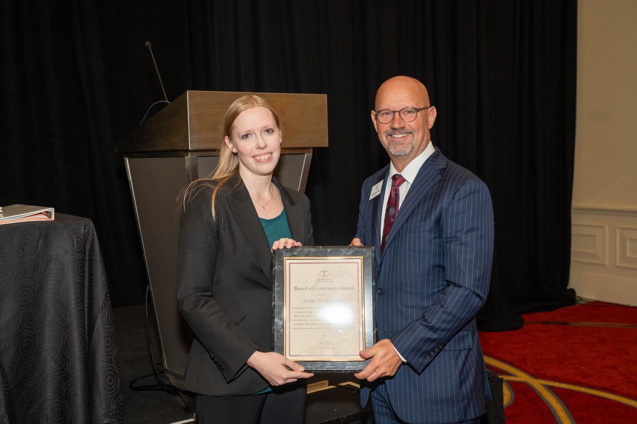 President Kasserman presented the Board of Governors Award to April Otterberg for her work on the Professional Conduct Committee and its guidance on the Illinois Rules of Professional Conduct addressing sexual harassment and discrimination in the legal profession.