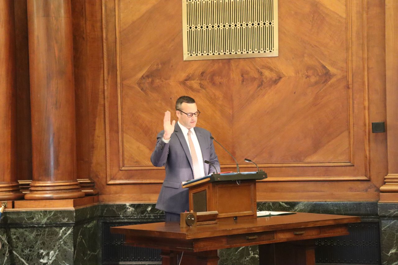 Illinois State Bar Association Board of Governors' Member Mark Palmer speaks at the Fourth Judicial District ceremonies.