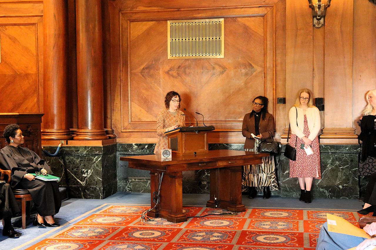 Stephanie Villinski, Deputy Director of the Illinois Supreme Court Commission on Professionalism, addressed the newly sworn-in attorneys.