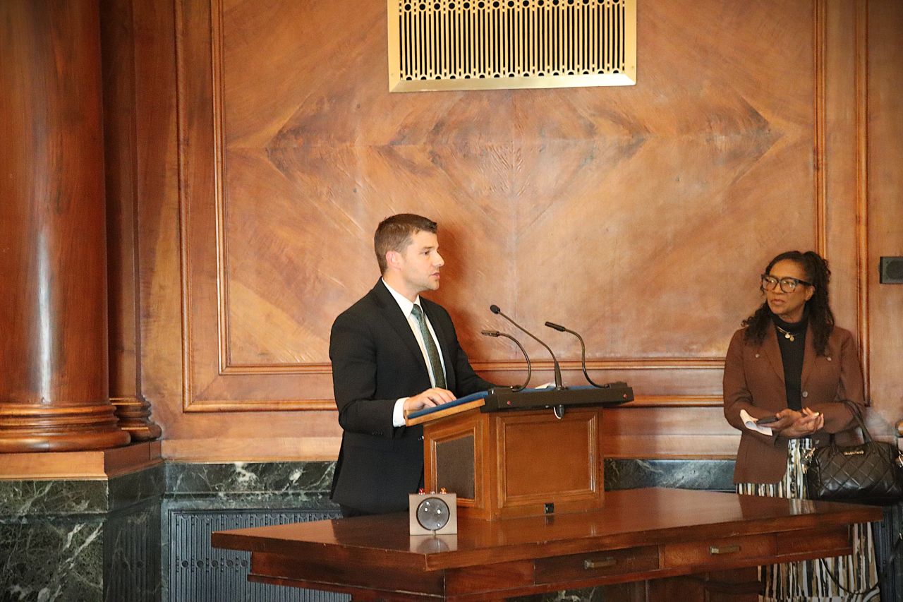 Illinois State Bar Association Board of Governors Member Gregory Moredock served as a speaker for the 4th Judicial District ceremony.