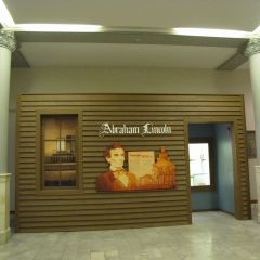 The courthouse features an Abraham Lincoln multimedia presentation that focuses on Lincoln's visits to the area in the 1850s.