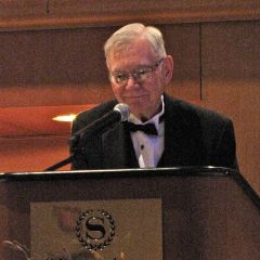 Illinois State Supreme Court Chief Justice Thomas Fitzgerald delivers his remarks.