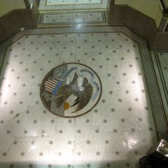 The seal of Illinois in the first-floor rotunda.