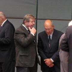 Former Supreme Court Justice Ben Miller speaks with ISBA President Mark Hassakis