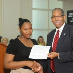 Ashley Phillips receives a Moot Court Award from Dean Smith