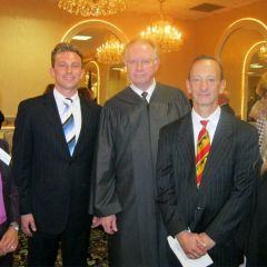 Speaker and ISBA Board member Sonni Williams, new admittee Carmen Rossi, Chief Justice Thomas L. Kilbride, father Judge Raymond Rossi and Judge Sara L. Darrow.
