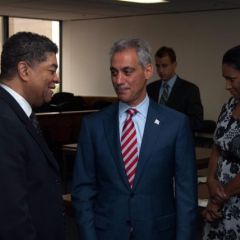 Chief Judge Timothy C. Evans and Chicago Mayor Rahm Emanuel confer prior to the formal building dedication ceremony.