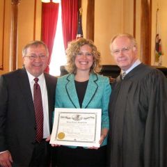 ISBA member Randy Chaplinski with his daughter, new admittee L. Claire Chaplinski and Chief Justice Thomas L. Kilbride.

 
