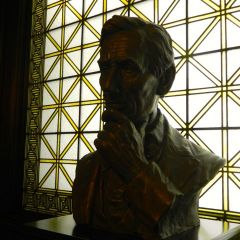 Bronze bust of Abraham Lincoln in the Illinois Supreme Court building in Springfield