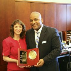 Event organizer and ISBA Director of Bar Services Janet Sosin presents a plaque to Perry Thompson, Supreme Court Director of Admissions