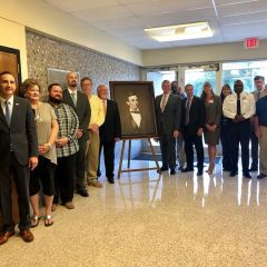 A high-quality reproduction of a famous Abraham Lincoln photograph was presented to the Alexander County Courthouse on September 5 in Cairo. 