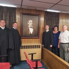 A high-quality reproduction of a famous Abraham Lincoln photograph was presented to the Wabash County Courthouse on August 9 in Mount Carmel.