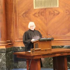 Retired Justice M. Carol Pope, Illinois Appellate Court, Fourth District, speaks to candidates.