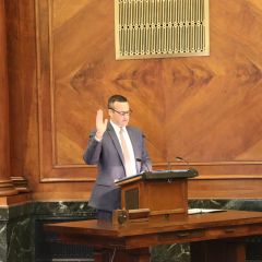 Illinois State Bar Association Board of Governors' Member Mark Palmer speaks at the Fourth Judicial District ceremonies. 