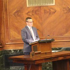 Illinois State Bar Association Board of Governors' Member Mark Palmer speaks at the Fourth Judicial District ceremonies. 